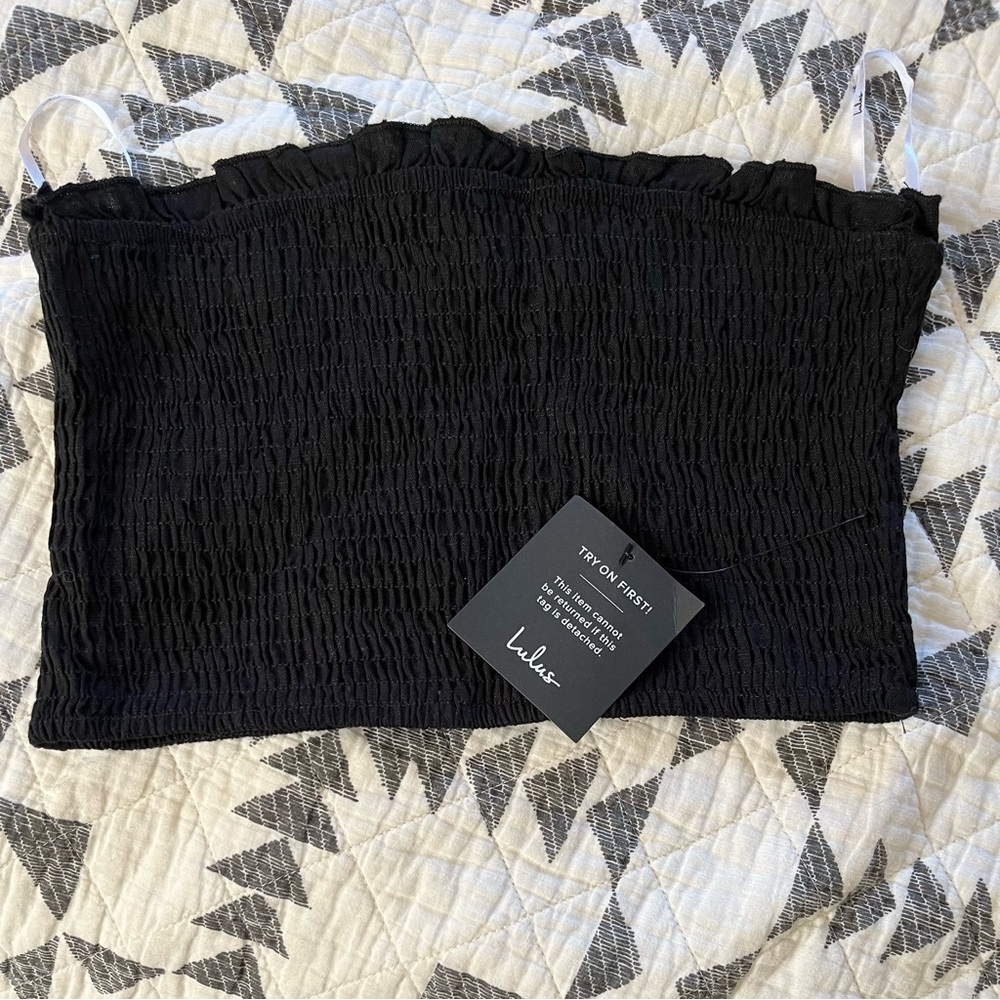 NWT Lulu’s black cropped tube top